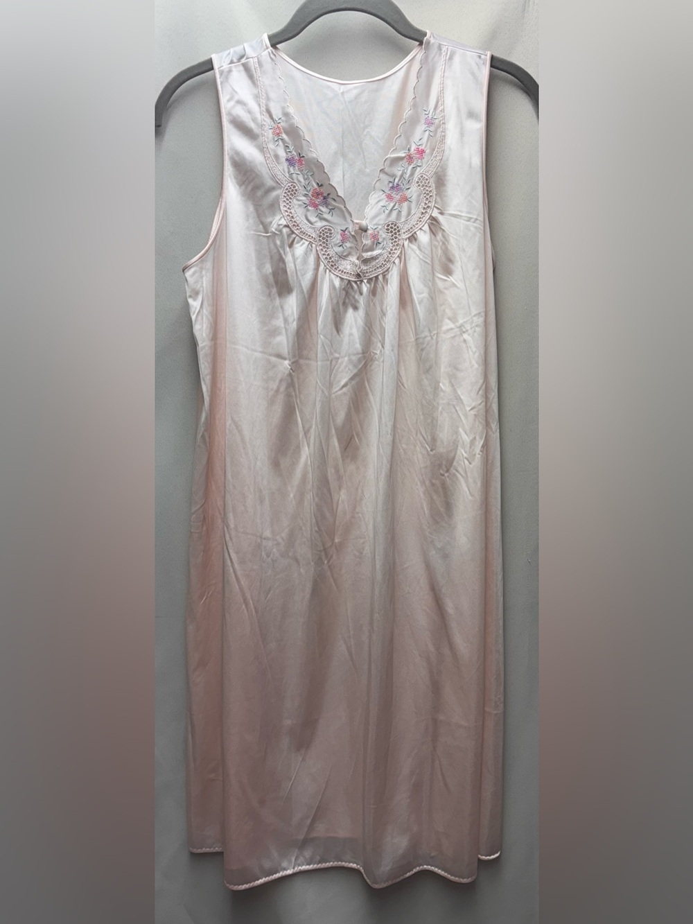 Vintage Lorraine Sleeveless Nightgown Embroidered Neckline Medium Light Peach